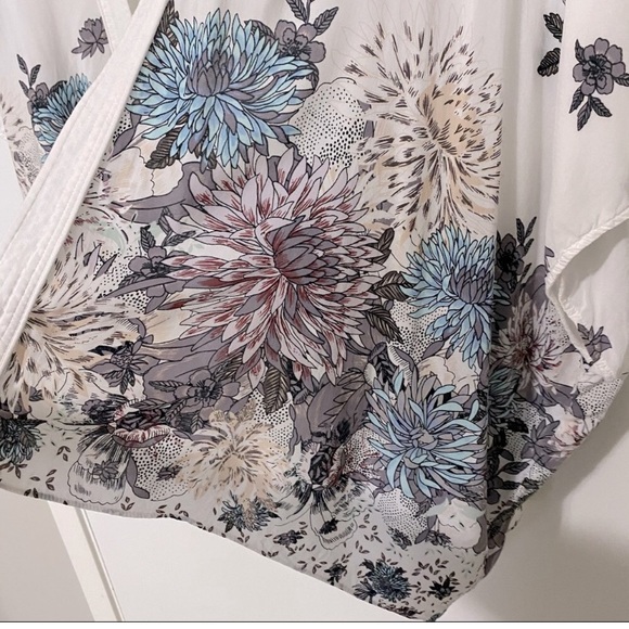 *SALE* aritzia white floral kimono - Picture 4 of 4